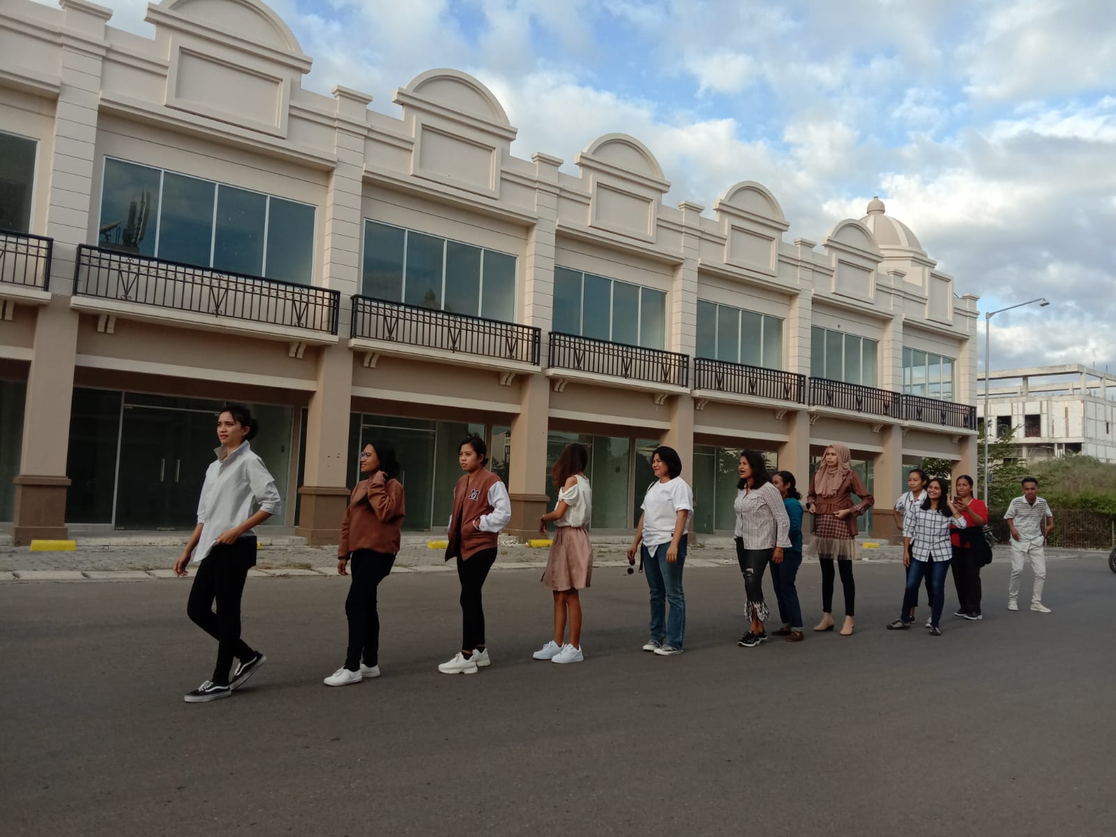 Fashion Week Berhasil Menarik Pelanggan, Kini Trans Mart Kupang Memulai Hari Pertamanya