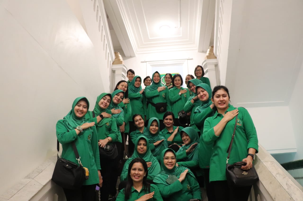 Angkat Destinasi Wisata Ketua Persit Kartika Candra Kirana PD Jaya Kunjungi Museum Gedung Juang Tambun