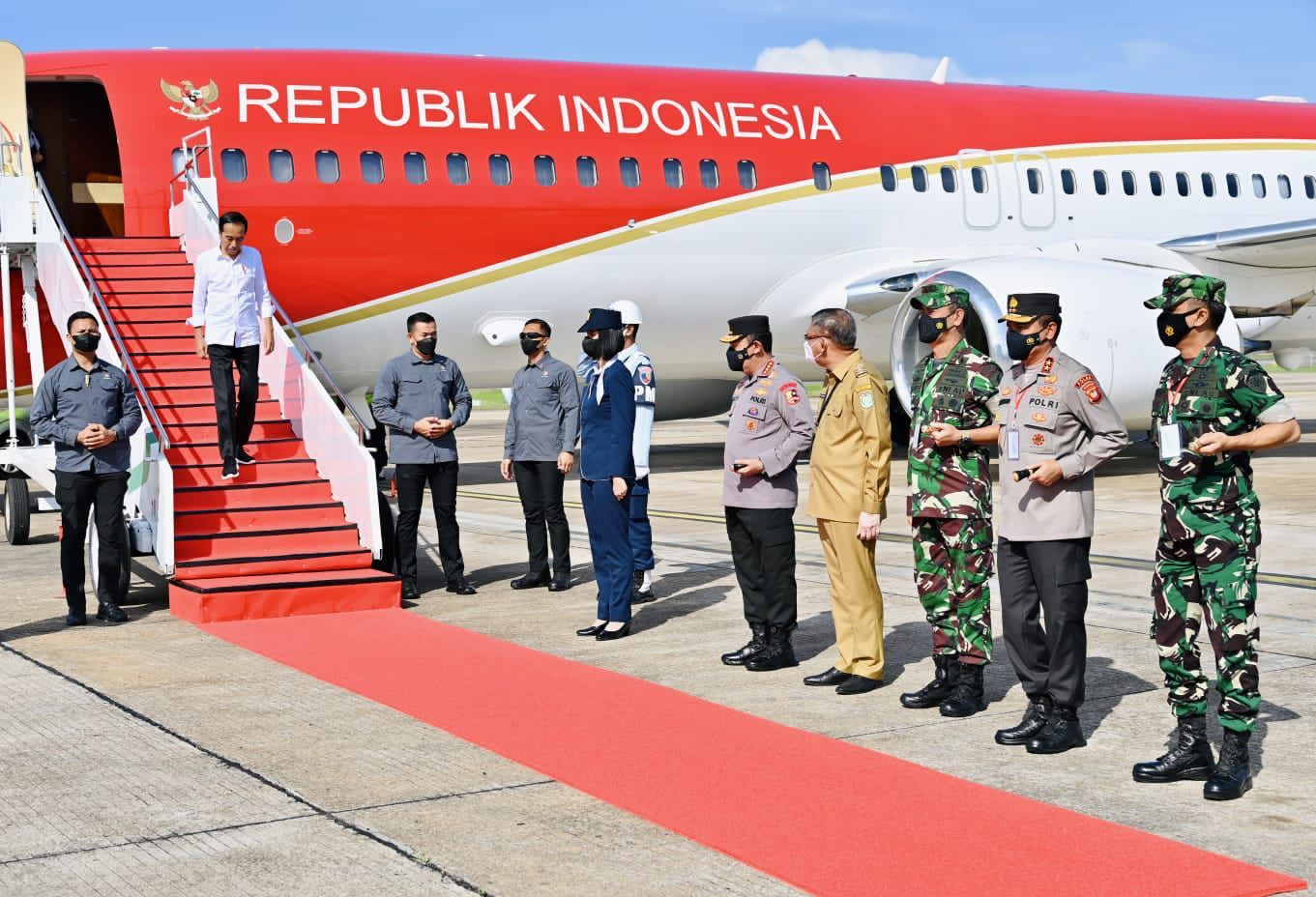 Kunjungi Kalbar, Kapolda Dampingi Kapolri Sambut Kedatangan Presiden RI