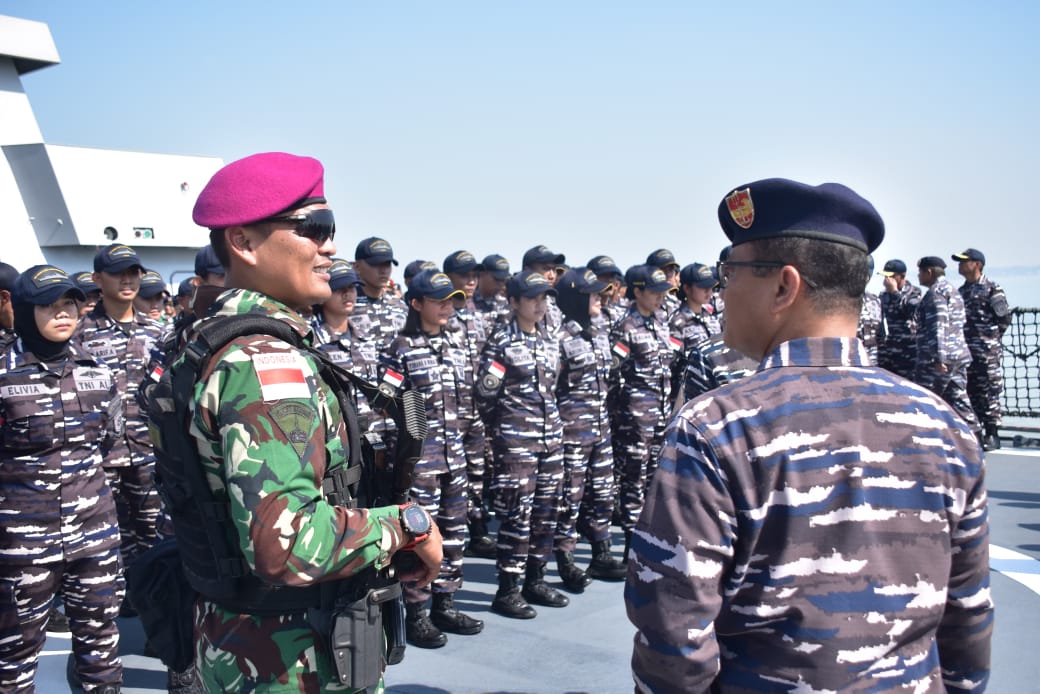 Prajurit Marinir Satgas Rimpac Disambut Pangkoarmada II Di Surabaya