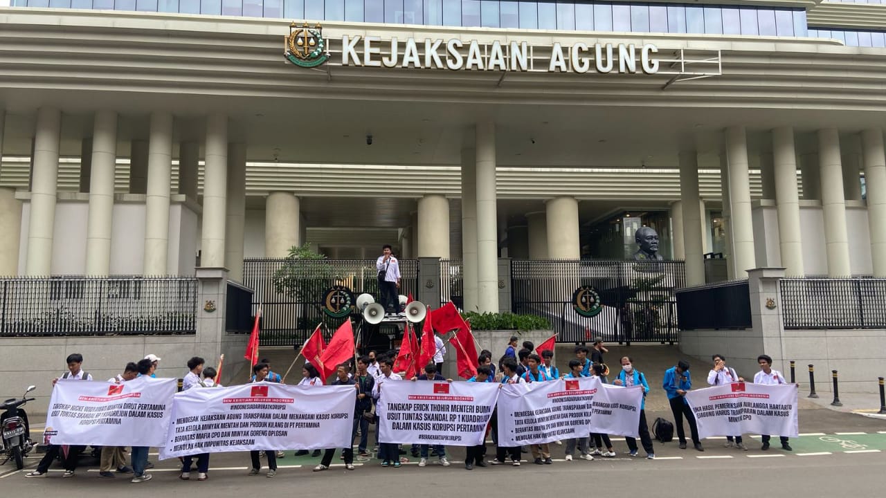BEM Kristiani Demo Desak Kejagung Usut Transparan Korupsi Impor Minyak Mentah Di Pertamina