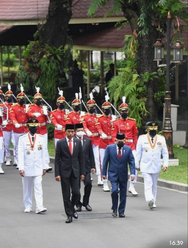 Presiden Lantik Gubernur dan Wakil Gubernur DIY Periode 2022-2027.