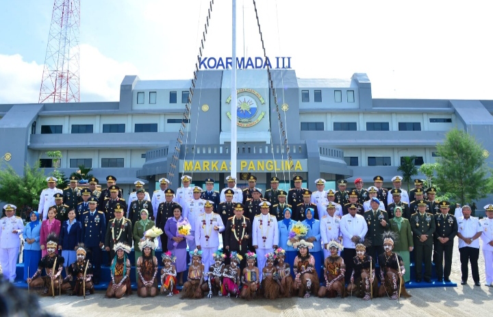 KRI Teluk Wondama – 527 Dikukuhkan Sebagai Kapal Angkut Tank Terbaru TNI AL