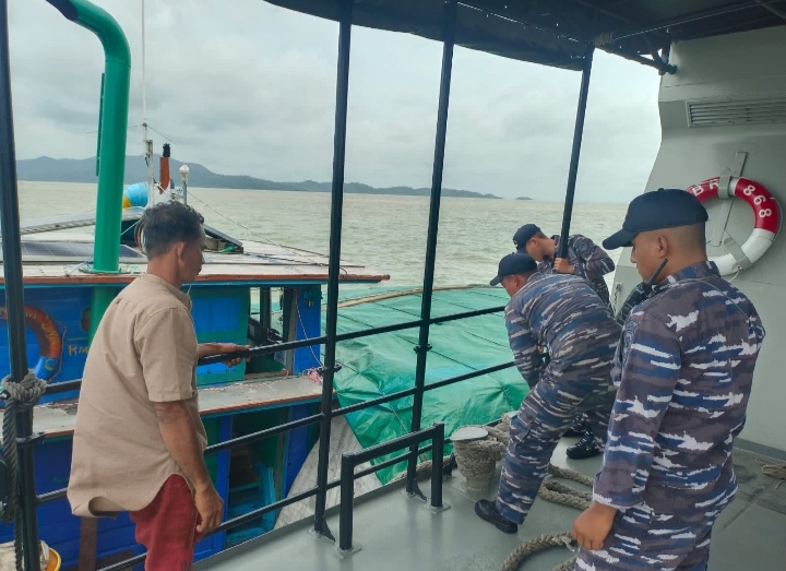 TNI AL Himbau Masyarakat Waspada Cuaca Ekstrim