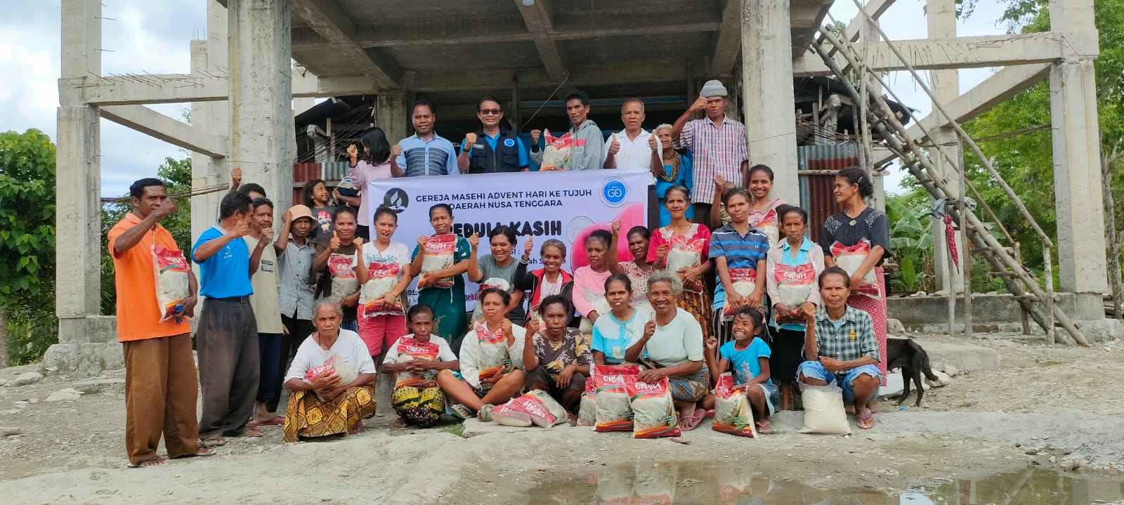Media Spektumnasional.com Bersama Para Sponsor Peduli Kasih Di Pedalaman Timor. Simak Selengkapnya. 